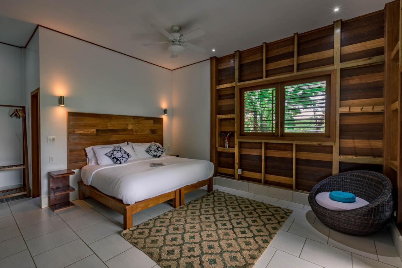The Hummingbird Hotel Bocas del Toro Exterior photo
