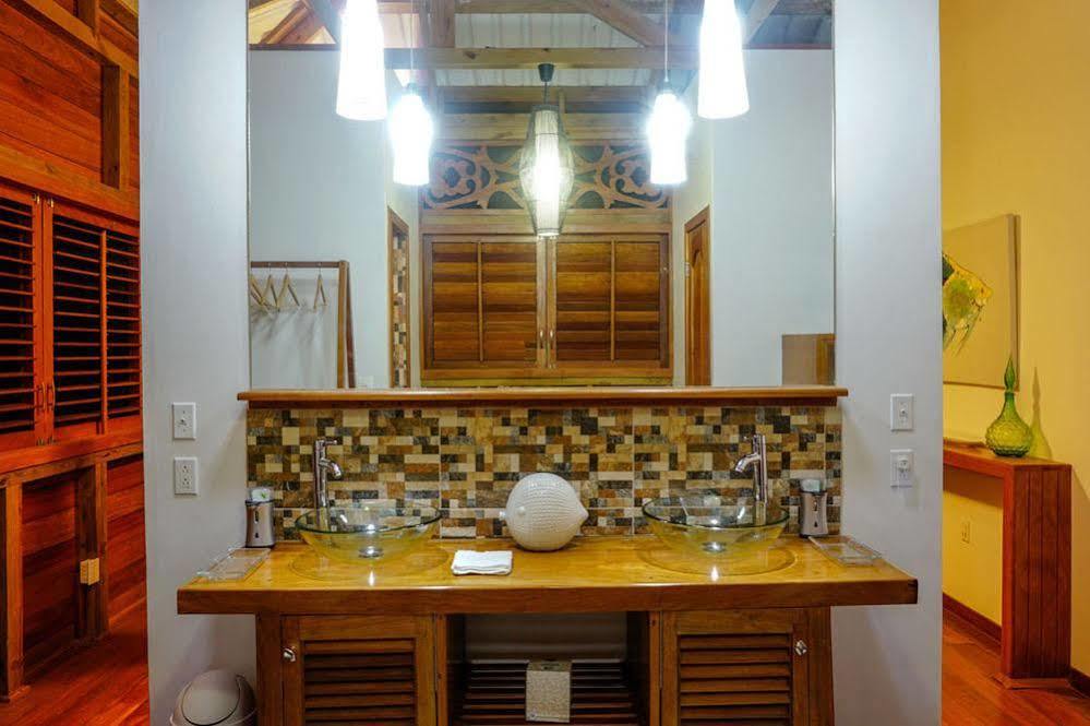 The Hummingbird Hotel Bocas del Toro Exterior photo