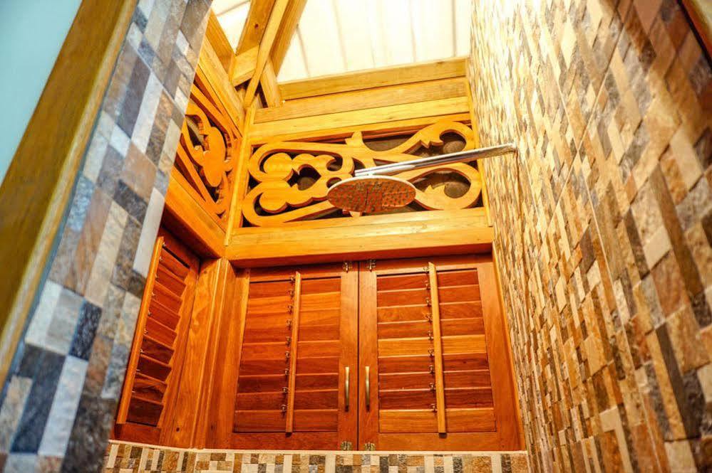 The Hummingbird Hotel Bocas del Toro Exterior photo